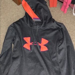 UNDER ARMOUR SWEATSHIRT